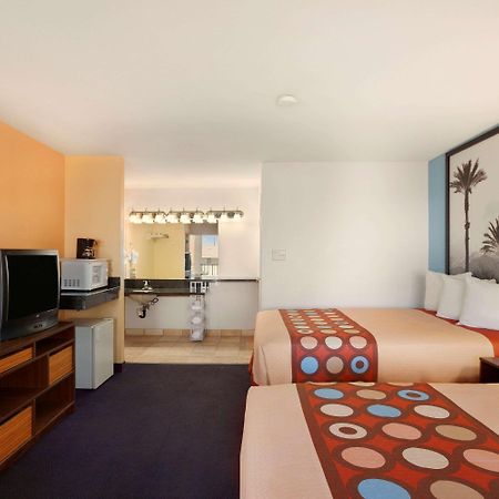 ซูเปอร์ 8 บาย วินด์แฮม อินดิโอ Hotel ภายนอก รูปภาพ