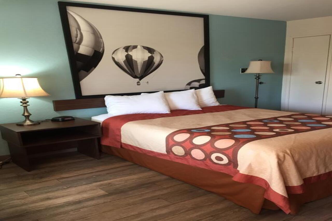 ซูเปอร์ 8 บาย วินด์แฮม อินดิโอ Hotel ภายนอก รูปภาพ