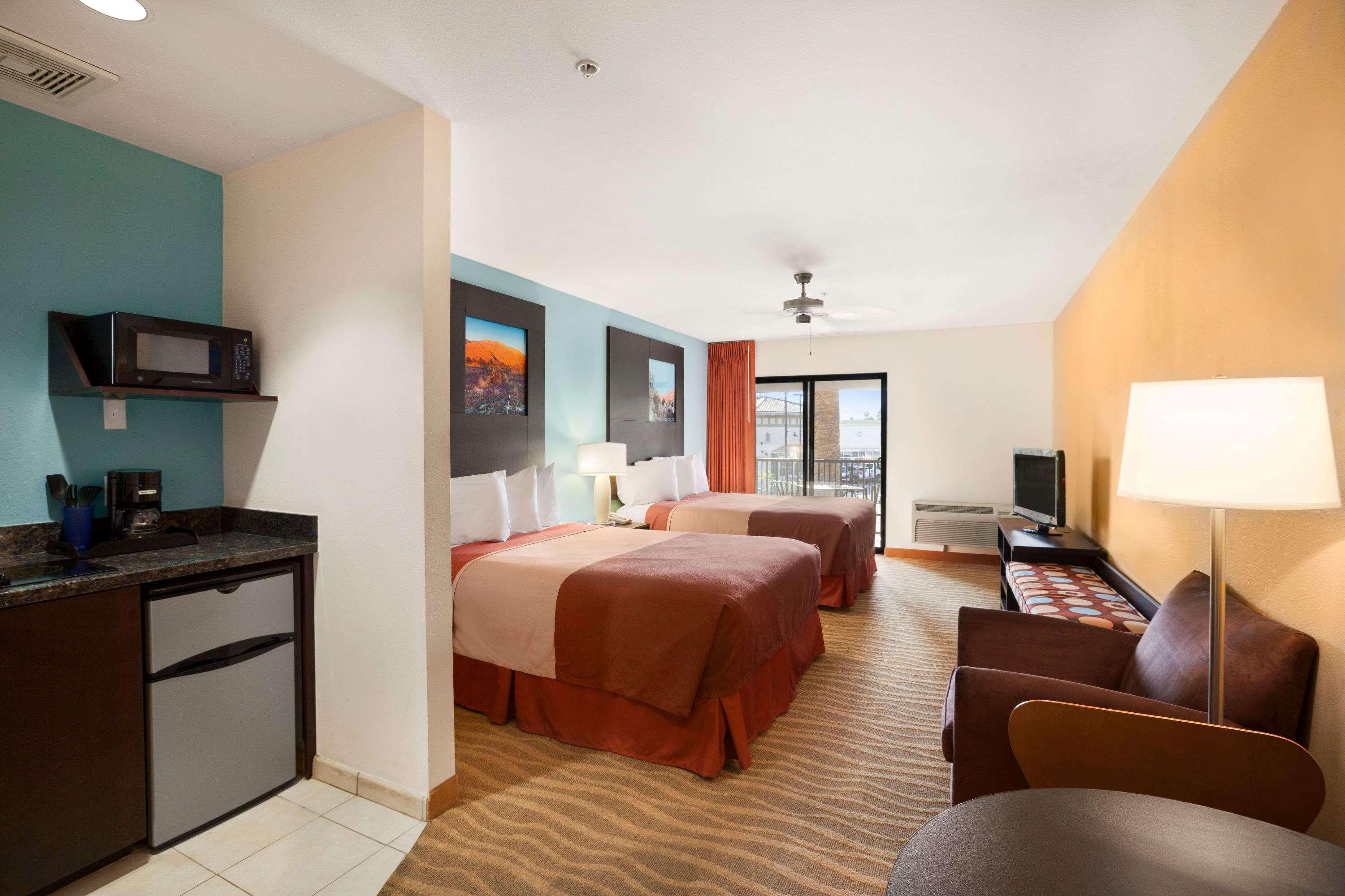 ซูเปอร์ 8 บาย วินด์แฮม อินดิโอ Hotel ภายนอก รูปภาพ