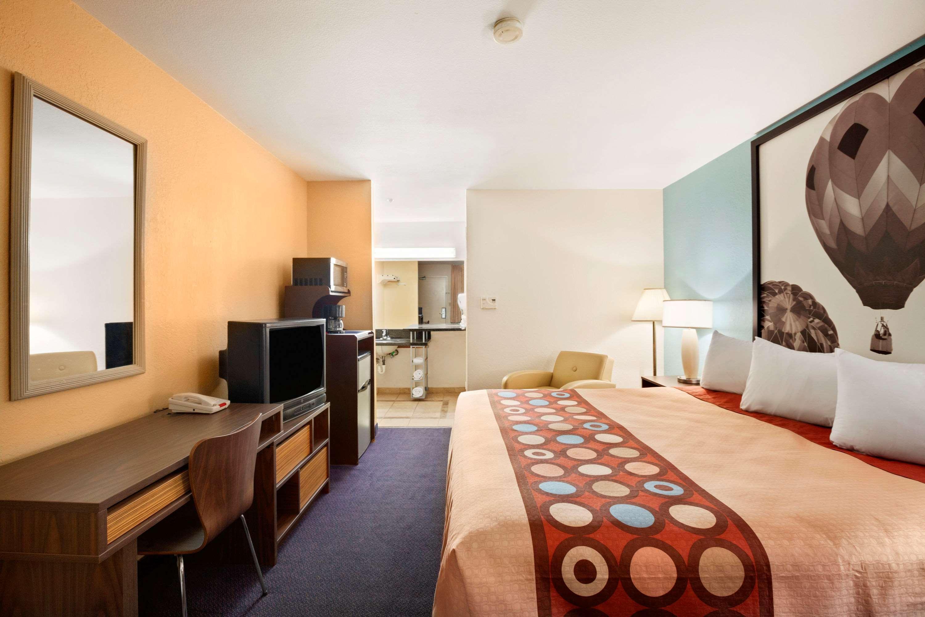 ซูเปอร์ 8 บาย วินด์แฮม อินดิโอ Hotel ภายนอก รูปภาพ