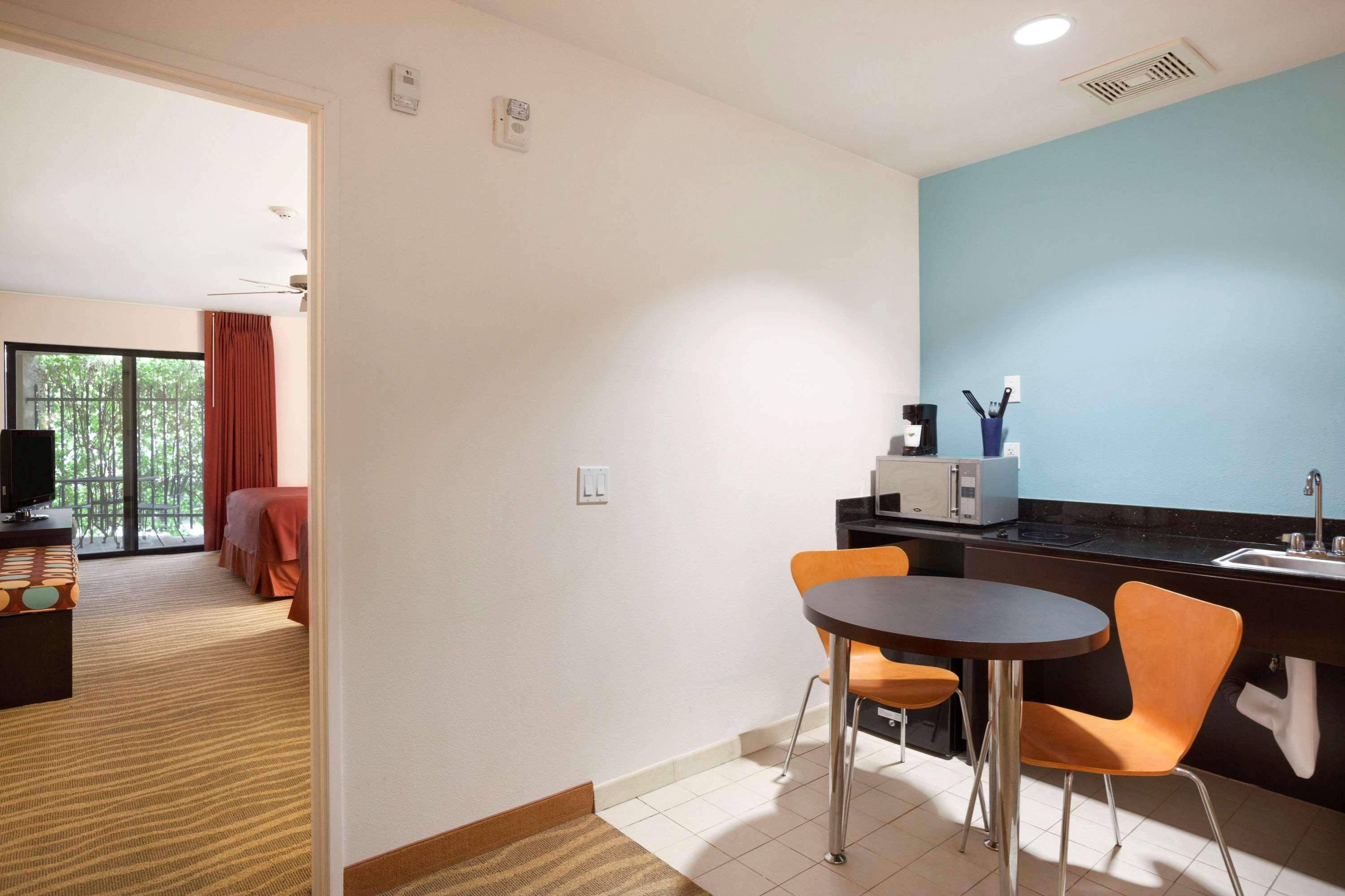 ซูเปอร์ 8 บาย วินด์แฮม อินดิโอ Hotel ภายนอก รูปภาพ