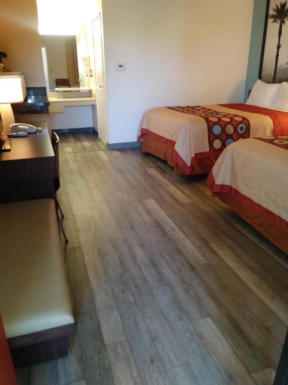 ซูเปอร์ 8 บาย วินด์แฮม อินดิโอ Hotel ภายนอก รูปภาพ